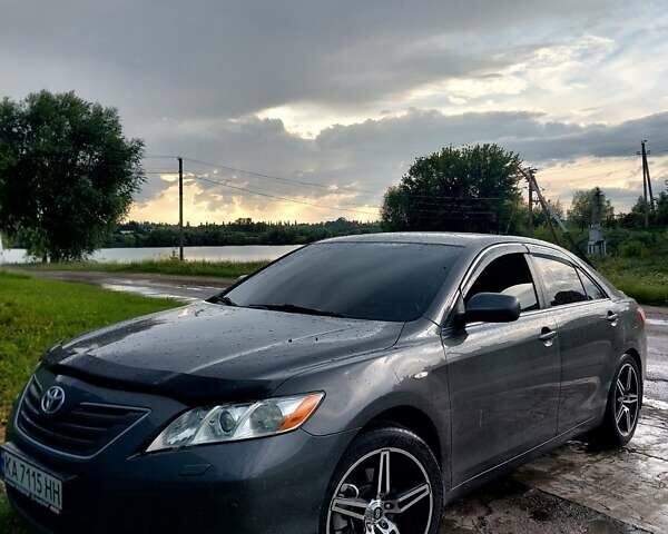 Серый Тойота Камри, объемом двигателя 3.5 л и пробегом 335 тыс. км за 10000 $, фото 10 на Automoto.ua