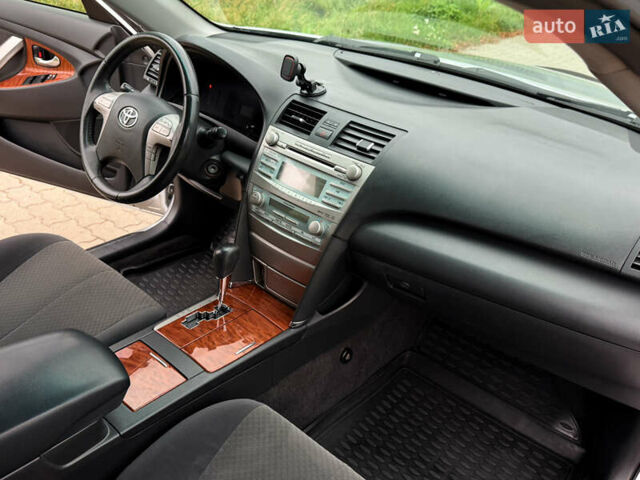 Сірий Тойота Камрі, об'ємом двигуна 2.36 л та пробігом 327 тис. км за 9699 $, фото 24 на Automoto.ua