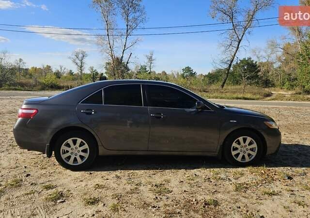 Серый Тойота Камри, объемом двигателя 2.4 л и пробегом 358 тыс. км за 10000 $, фото 6 на Automoto.ua