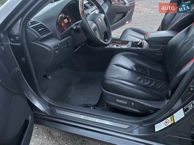 Серый Тойота Камри, объемом двигателя 3.46 л и пробегом 171 тыс. км за 11300 $, фото 12 на Automoto.ua