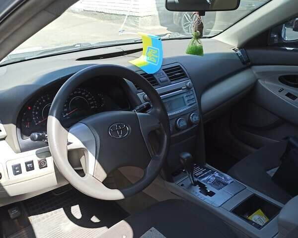 Сірий Тойота Камрі, об'ємом двигуна 2.36 л та пробігом 232 тис. км за 8500 $, фото 5 на Automoto.ua