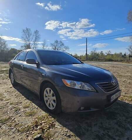 Серый Тойота Камри, объемом двигателя 2.4 л и пробегом 358 тыс. км за 10000 $, фото 2 на Automoto.ua