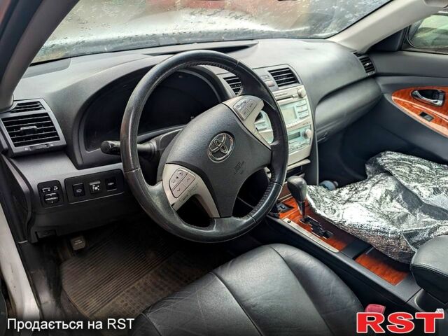 Серый Тойота Камри, объемом двигателя 2.4 л и пробегом 176 тыс. км за 3500 $, фото 7 на Automoto.ua