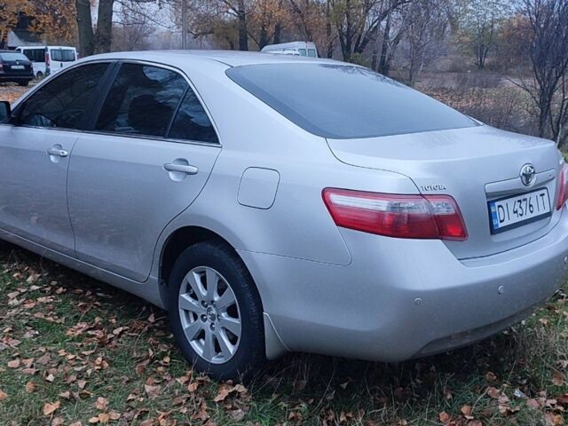 Серый Тойота Камри, объемом двигателя 2.4 л и пробегом 258 тыс. км за 8000 $, фото 5 на Automoto.ua