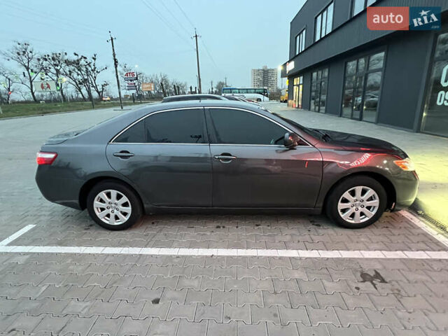 Сірий Тойота Камрі, об'ємом двигуна 3.5 л та пробігом 250 тис. км за 10500 $, фото 3 на Automoto.ua