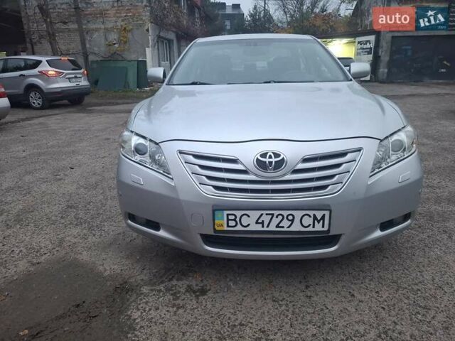 Серый Тойота Камри, объемом двигателя 2.4 л и пробегом 268 тыс. км за 7800 $, фото 5 на Automoto.ua