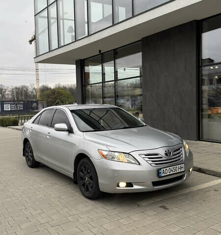 Серый Тойота Камри, объемом двигателя 2.36 л и пробегом 251 тыс. км за 7200 $, фото 4 на Automoto.ua