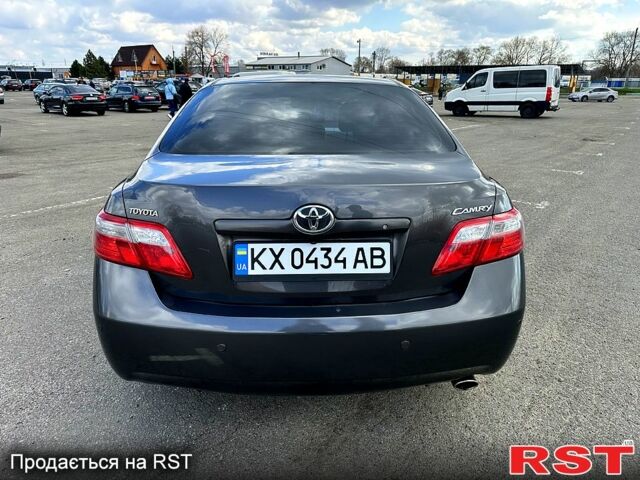 Серый Тойота Камри, объемом двигателя 2.4 л и пробегом 227 тыс. км за 9000 $, фото 2 на Automoto.ua