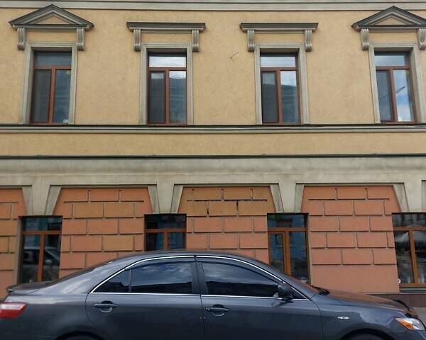 Серый Тойота Камри, объемом двигателя 3.5 л и пробегом 335 тыс. км за 10000 $, фото 3 на Automoto.ua