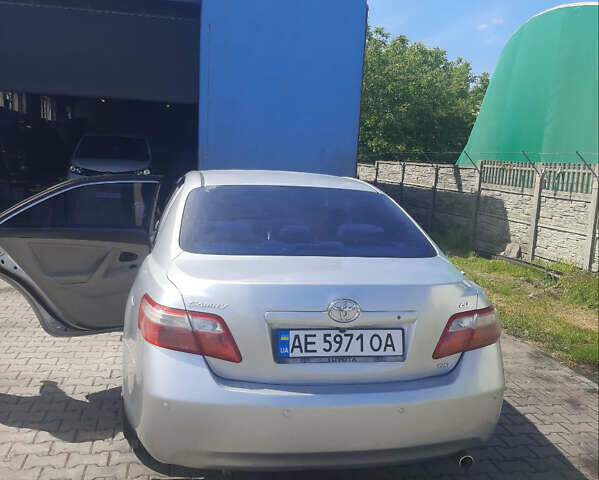 Сірий Тойота Камрі, об'ємом двигуна 2.36 л та пробігом 264 тис. км за 7000 $, фото 3 на Automoto.ua