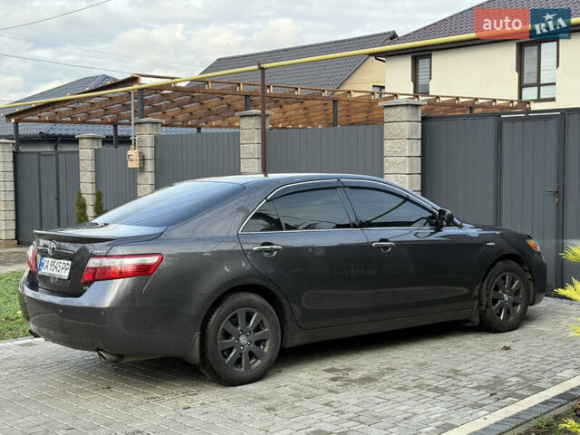 Серый Тойота Камри, объемом двигателя 3.46 л и пробегом 340 тыс. км за 9500 $, фото 1 на Automoto.ua