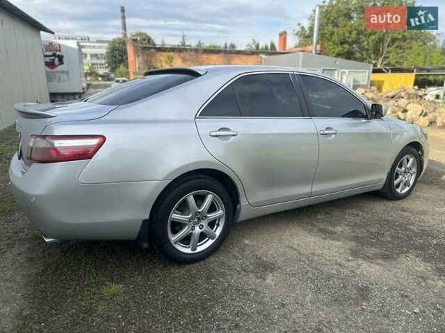 Серый Тойота Камри, объемом двигателя 2.4 л и пробегом 270 тыс. км за 8300 $, фото 5 на Automoto.ua