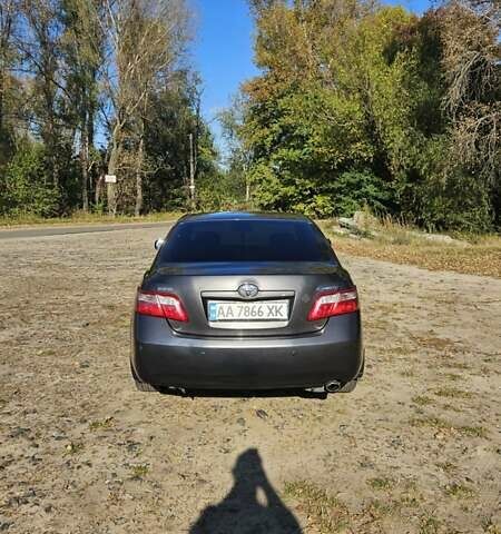 Серый Тойота Камри, объемом двигателя 2.4 л и пробегом 358 тыс. км за 10000 $, фото 7 на Automoto.ua