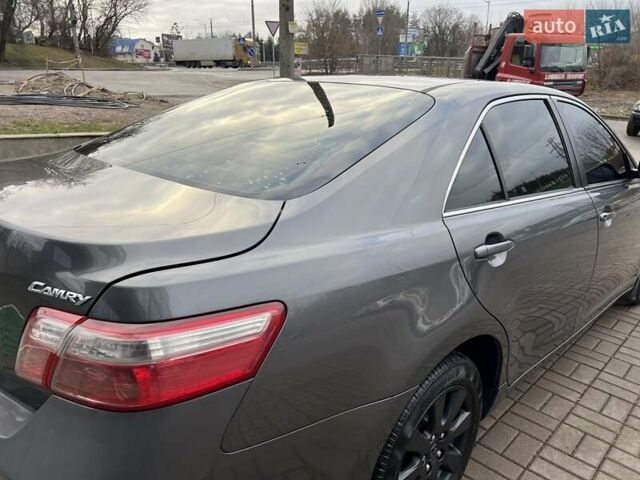 Сірий Тойота Камрі, об'ємом двигуна 2.4 л та пробігом 275 тис. км за 6600 $, фото 27 на Automoto.ua