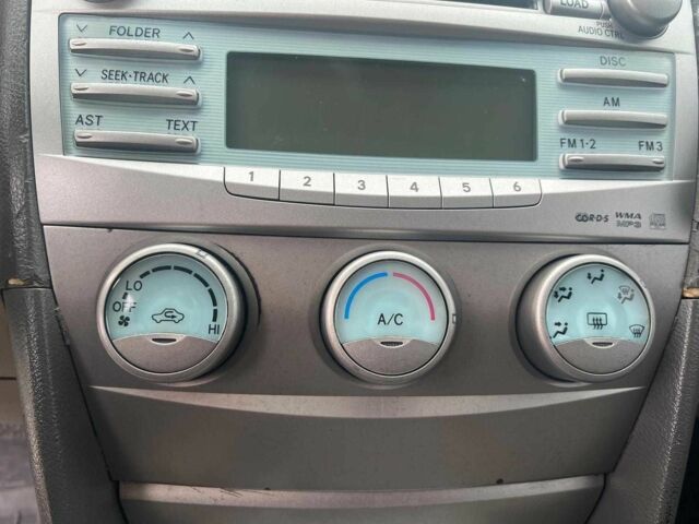 Серый Тойота Камри, объемом двигателя 2.4 л и пробегом 320 тыс. км за 5990 $, фото 18 на Automoto.ua