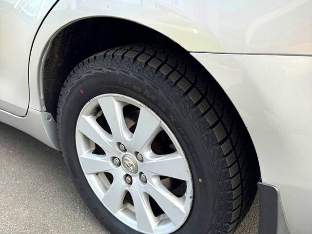 Серый Тойота Камри, объемом двигателя 2.4 л и пробегом 223 тыс. км за 10700 $, фото 5 на Automoto.ua