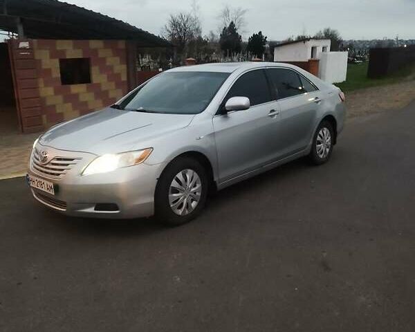 Сірий Тойота Камрі, об'ємом двигуна 2.4 л та пробігом 133 тис. км за 6000 $, фото 1 на Automoto.ua