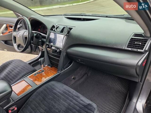 Серый Тойота Камри, объемом двигателя 2.36 л и пробегом 285 тыс. км за 9200 $, фото 28 на Automoto.ua