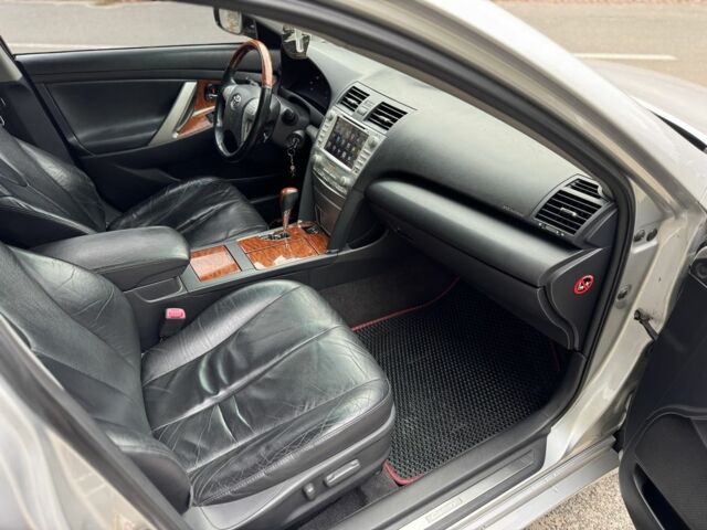 Сірий Тойота Камрі, об'ємом двигуна 3.5 л та пробігом 300 тис. км за 8500 $, фото 9 на Automoto.ua