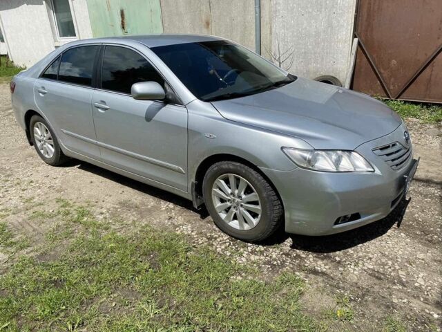 Серый Тойота Камри, объемом двигателя 2.4 л и пробегом 200 тыс. км за 5200 $, фото 1 на Automoto.ua