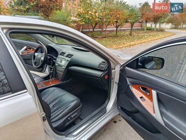 Сірий Тойота Камрі, об'ємом двигуна 2.36 л та пробігом 242 тис. км за 8300 $, фото 8 на Automoto.ua