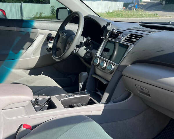 Тойота Камри 2008 в Львове на Automoto.ua Серый Тойота Камри, объемом двигателя 2.4 л и пробегом 327 тыс. км за 7300 $, фото 8 на Automoto.ua