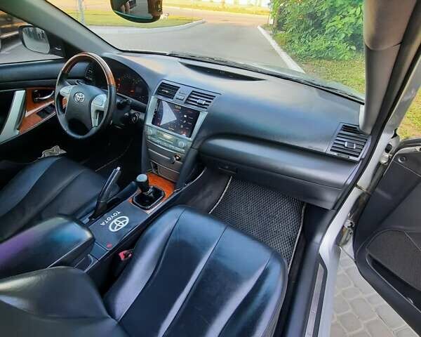 Серый Тойота Камри, объемом двигателя 2.4 л и пробегом 208 тыс. км за 8000 $, фото 17 на Automoto.ua