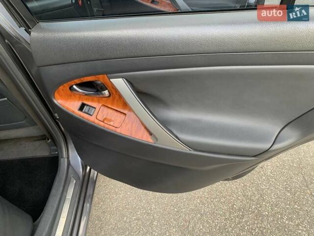 Серый Тойота Камри, объемом двигателя 3.5 л и пробегом 264 тыс. км за 8700 $, фото 20 на Automoto.ua