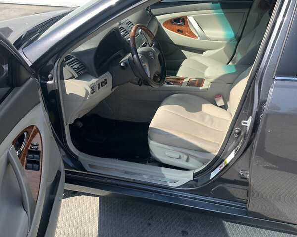 Сірий Тойота Камрі, об'ємом двигуна 3.46 л та пробігом 194 тис. км за 10000 $, фото 7 на Automoto.ua