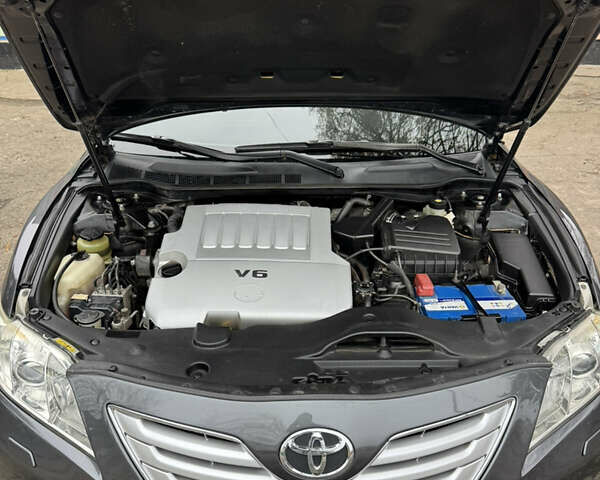 Сірий Тойота Камрі, об'ємом двигуна 3.5 л та пробігом 260 тис. км за 9400 $, фото 15 на Automoto.ua