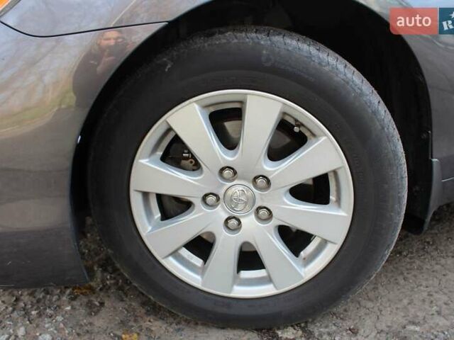 Серый Тойота Камри, объемом двигателя 2.36 л и пробегом 188 тыс. км за 10200 $, фото 12 на Automoto.ua