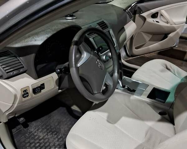Сірий Тойота Камрі, об'ємом двигуна 2.4 л та пробігом 352 тис. км за 8100 $, фото 8 на Automoto.ua