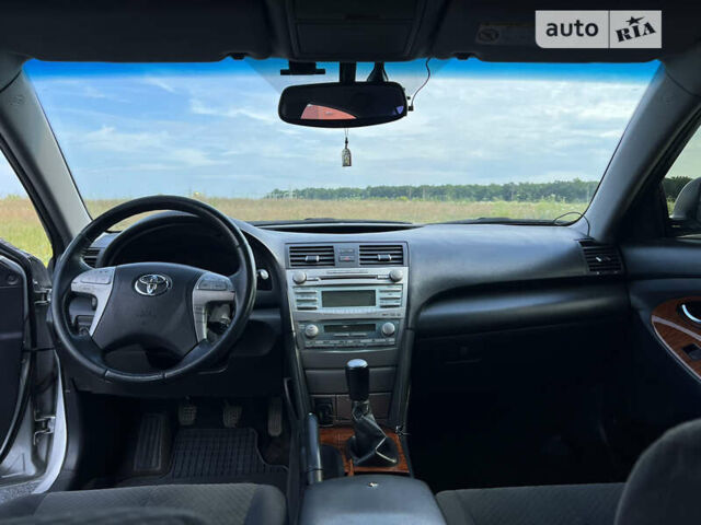 Серый Тойота Камри, объемом двигателя 2.4 л и пробегом 279 тыс. км за 9600 $, фото 23 на Automoto.ua