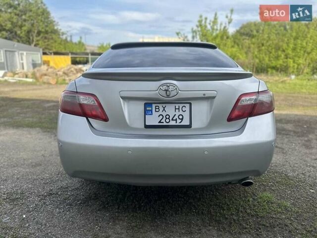 Серый Тойота Камри, объемом двигателя 2.4 л и пробегом 270 тыс. км за 8300 $, фото 3 на Automoto.ua