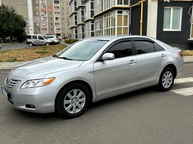 Серый Тойота Камри, объемом двигателя 2.4 л и пробегом 370 тыс. км за 7300 $, фото 2 на Automoto.ua