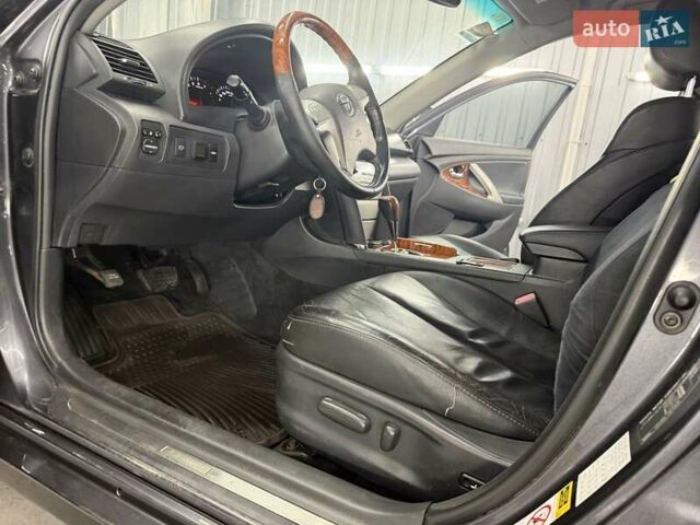 Сірий Тойота Камрі, об'ємом двигуна 3.46 л та пробігом 259 тис. км за 6900 $, фото 17 на Automoto.ua