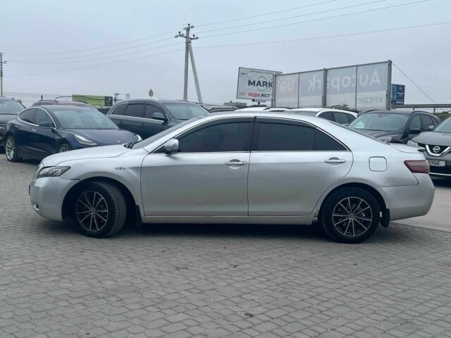 Серый Тойота Камри, объемом двигателя 2.4 л и пробегом 320 тыс. км за 5990 $, фото 3 на Automoto.ua