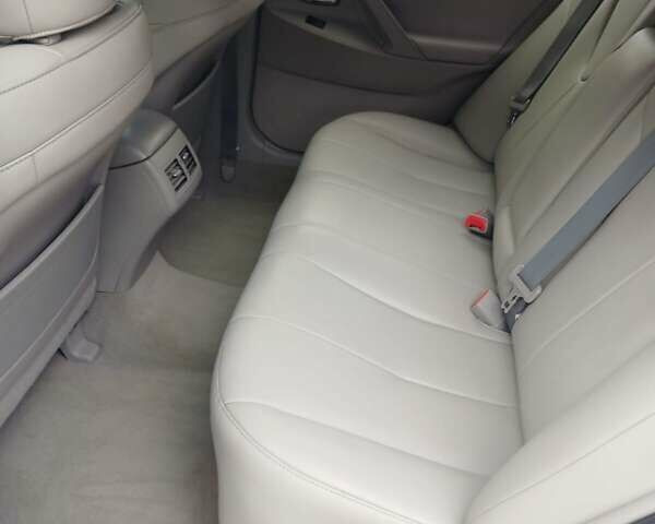 Серый Тойота Камри, объемом двигателя 2.4 л и пробегом 300 тыс. км за 8300 $, фото 17 на Automoto.ua