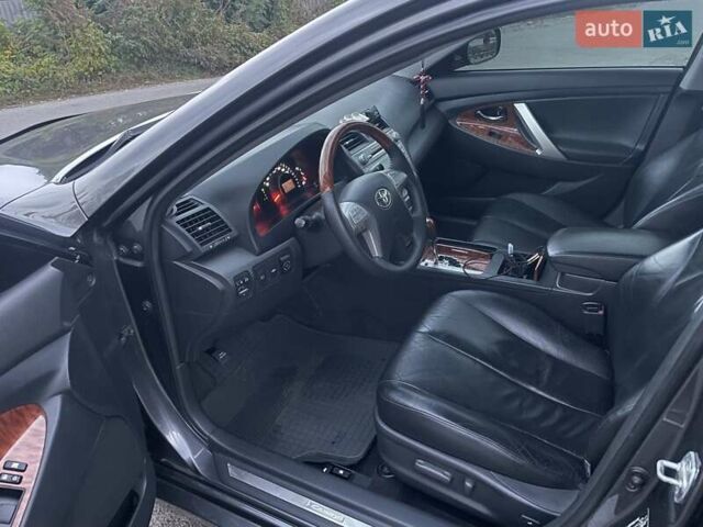 Серый Тойота Камри, объемом двигателя 3.46 л и пробегом 171 тыс. км за 11300 $, фото 15 на Automoto.ua