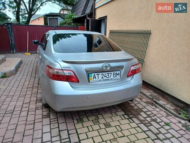 Сірий Тойота Камрі, об'ємом двигуна 2.4 л та пробігом 185 тис. км за 10500 $, фото 2 на Automoto.ua