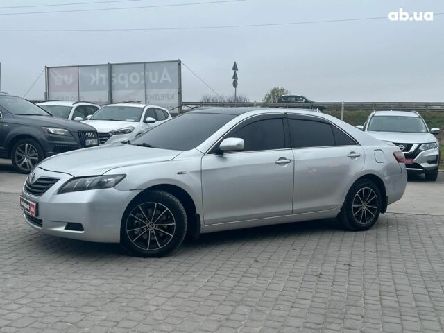 Серый Тойота Камри, объемом двигателя 2.4 л и пробегом 320 тыс. км за 5990 $, фото 2 на Automoto.ua