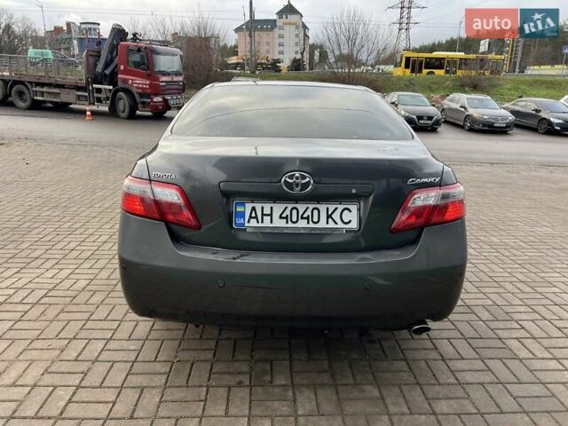 Сірий Тойота Камрі, об'ємом двигуна 2.4 л та пробігом 275 тис. км за 6600 $, фото 5 на Automoto.ua