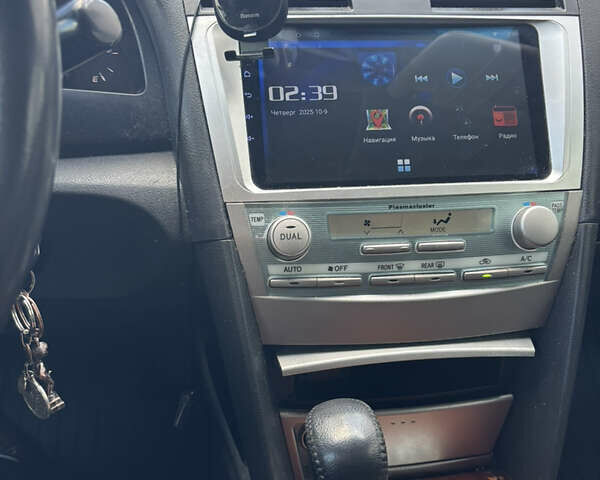 Сірий Тойота Камрі, об'ємом двигуна 2.4 л та пробігом 192 тис. км за 9500 $, фото 6 на Automoto.ua