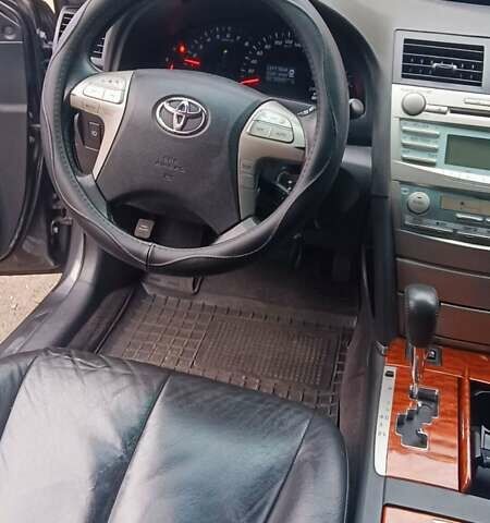 Серый Тойота Камри, объемом двигателя 2.36 л и пробегом 259 тыс. км за 9000 $, фото 7 на Automoto.ua