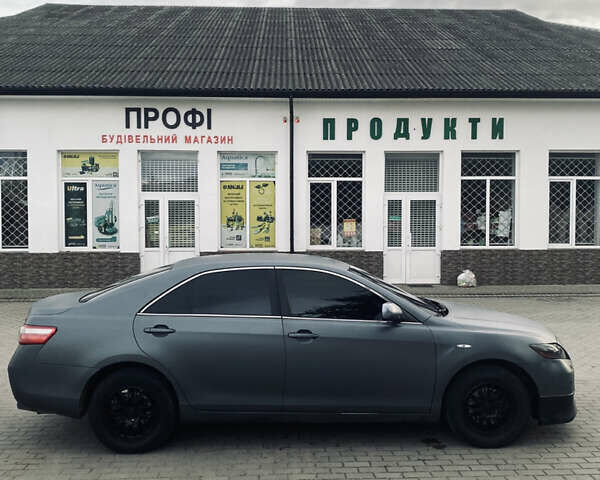 Серый Тойота Камри, объемом двигателя 2.36 л и пробегом 330 тыс. км за 8000 $, фото 14 на Automoto.ua
