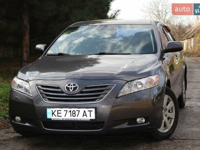 Серый Тойота Камри, объемом двигателя 2.36 л и пробегом 188 тыс. км за 10200 $, фото 1 на Automoto.ua