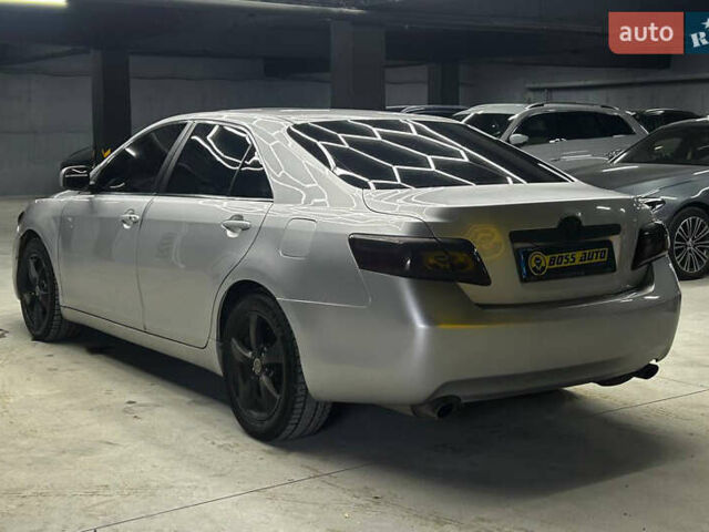 Сірий Тойота Камрі, об'ємом двигуна 3.46 л та пробігом 226 тис. км за 8500 $, фото 3 на Automoto.ua