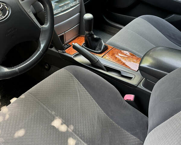 Серый Тойота Камри, объемом двигателя 2.36 л и пробегом 308 тыс. км за 7500 $, фото 17 на Automoto.ua