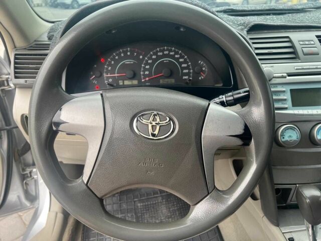 Серый Тойота Камри, объемом двигателя 2.4 л и пробегом 320 тыс. км за 5990 $, фото 15 на Automoto.ua