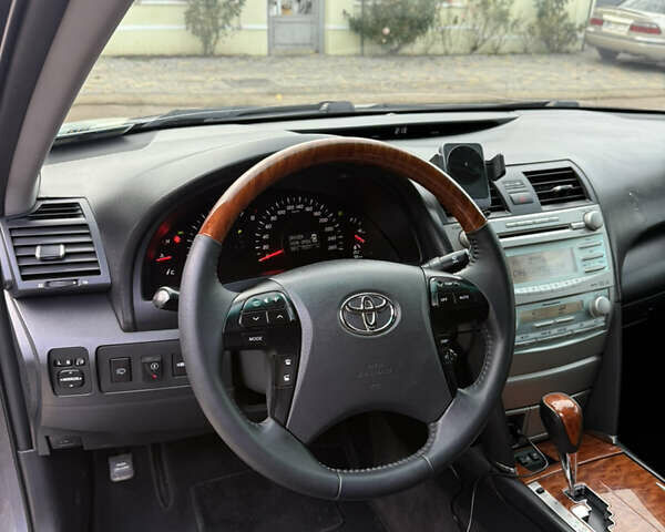 Серый Тойота Камри, объемом двигателя 3.46 л и пробегом 340 тыс. км за 9500 $, фото 14 на Automoto.ua